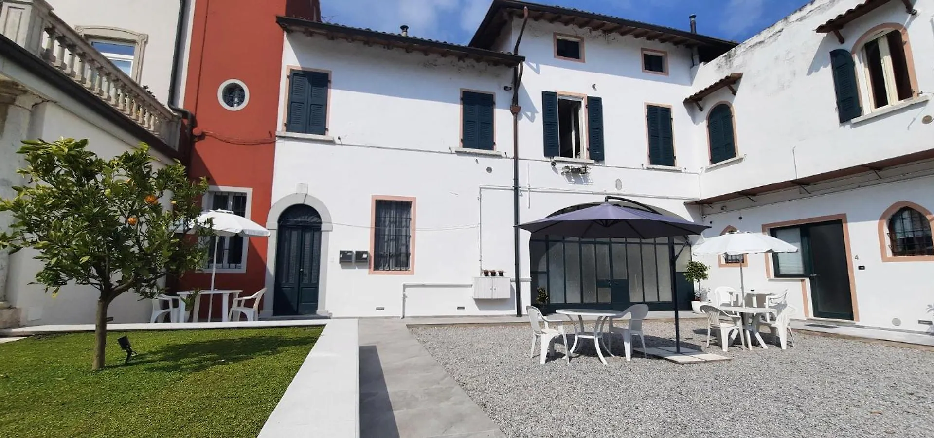 Country Esmera Desenzano del Garda Italien